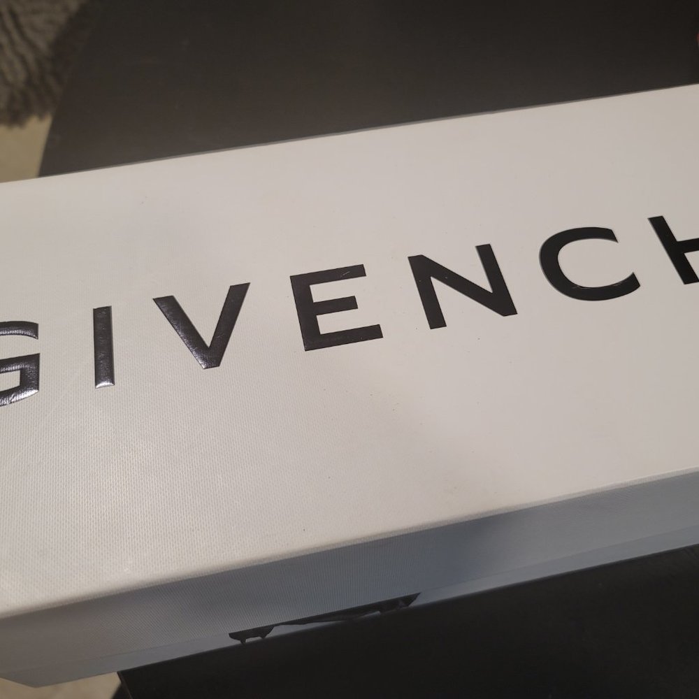 Givenchy Pool Slide - Picture 5 of 5